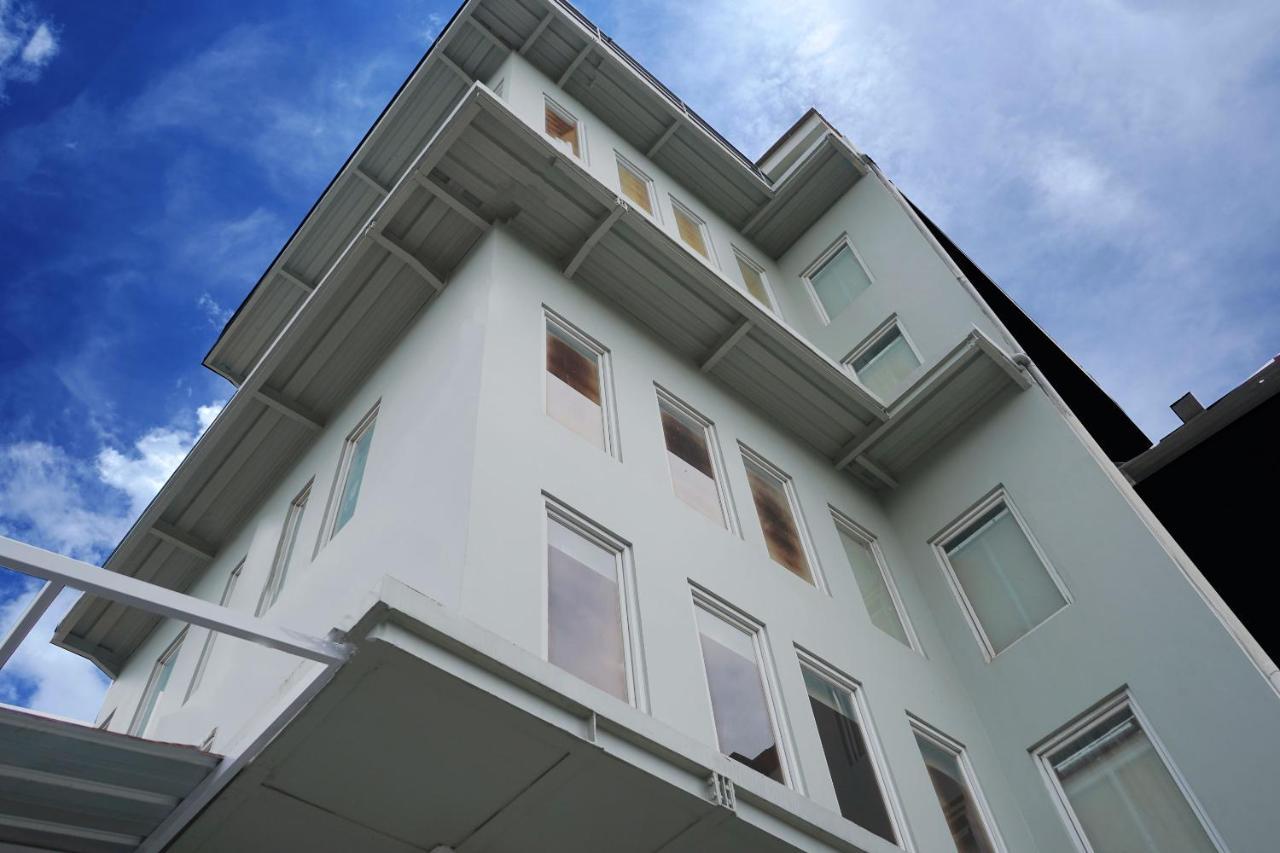 Urooms Senayan Yakarta Exterior foto